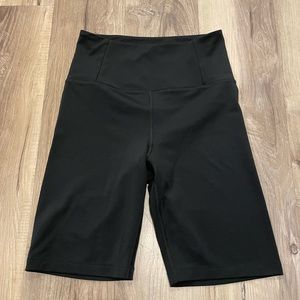 Girlfriend Collective. FLOAT Ultralight Bike Short. Black. Small.